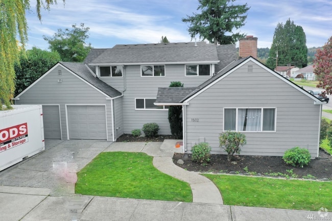 Building Photo - 1502 5th Ave SE Rental