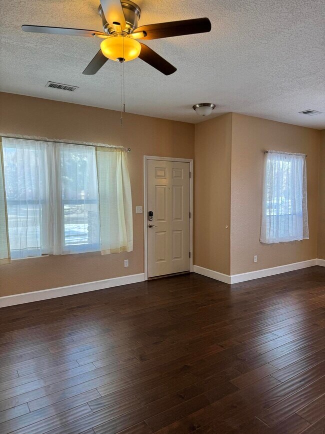 Photo - 10812 Fort Point Ln NE