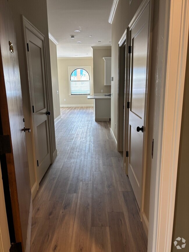 Building Photo - 25 N Washington St Unit A Rental
