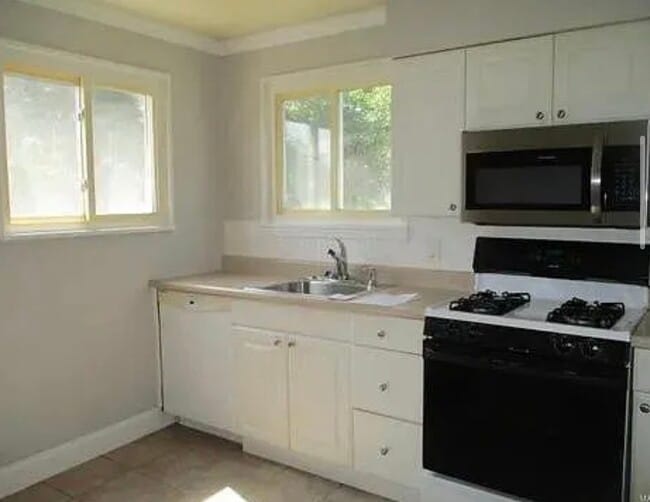 Photo - 7737 Clevedon St