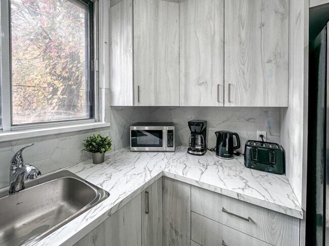 Photo - 720 Av. Marin