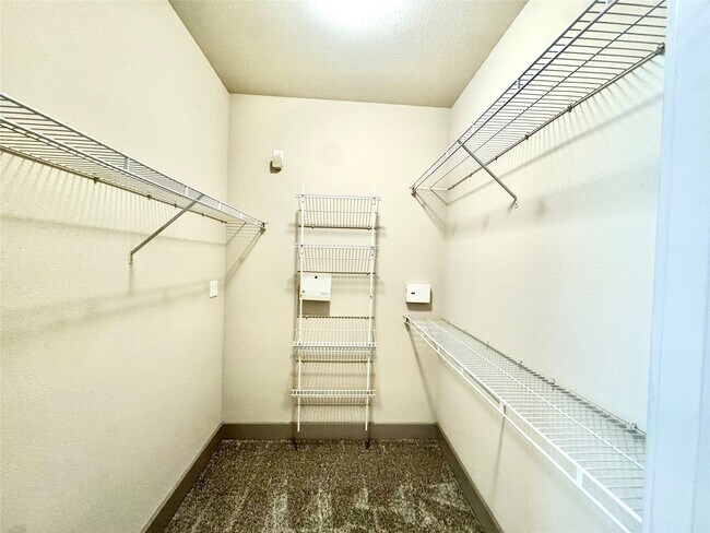 Building Photo - 3660 Richmond Ave. Unit 167