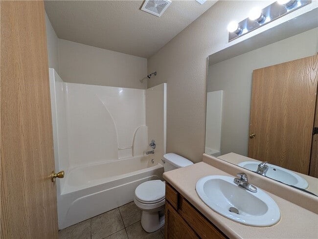 Photo - 605 Cedarbrook Ct