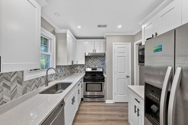 Photo - 138 Springstead Ct SW