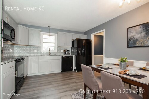 Photo - 2116 E 144th St