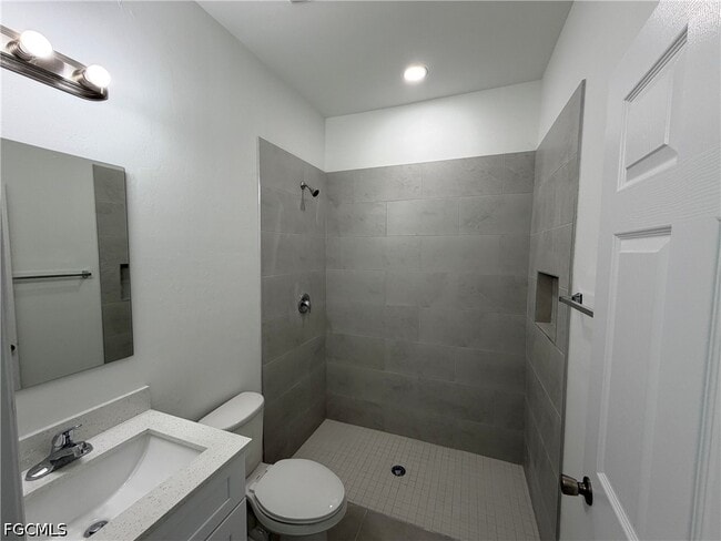 Photo - 1092 Norton Ave S
