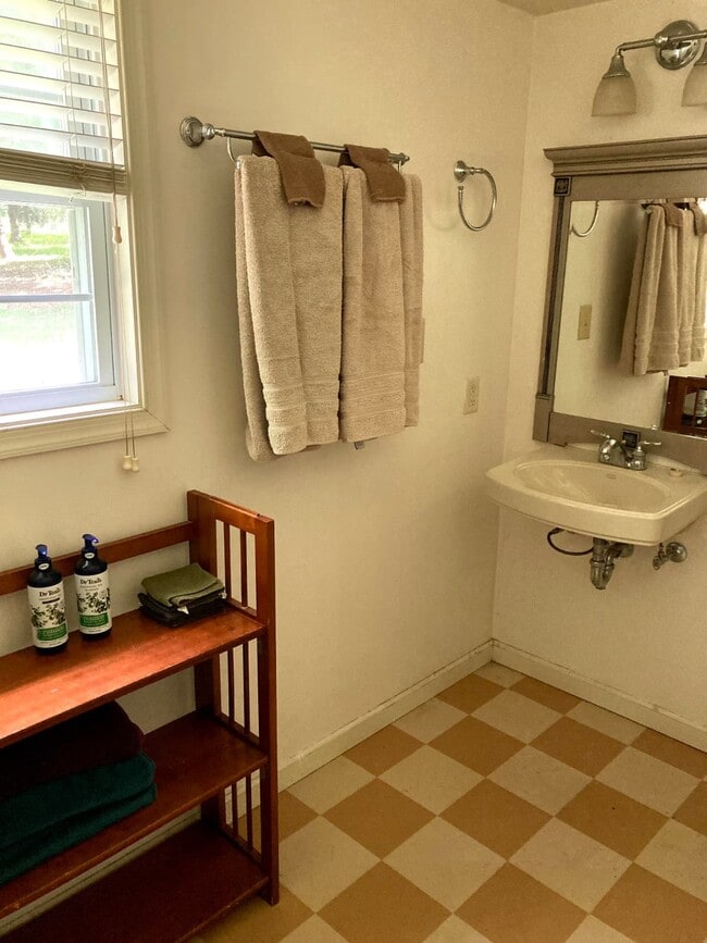 Photo - 1132 Shanghai Rd