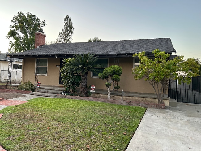 Building Photo - 85 W Lemon Ave Rental