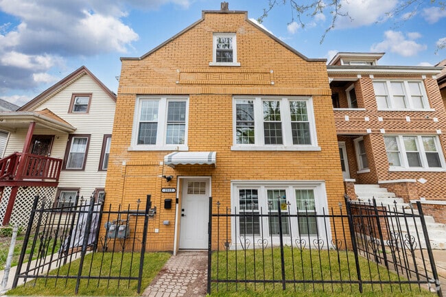 Building Photo - 2512 W 69th St Rental