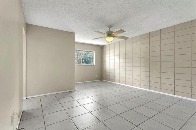 Photo - 230 S 4th St