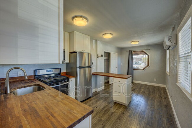 Photo - 1350 Haskell St Unidad A Rental