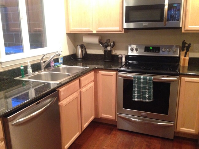 Contemporary Furnished 4 BR Townhome