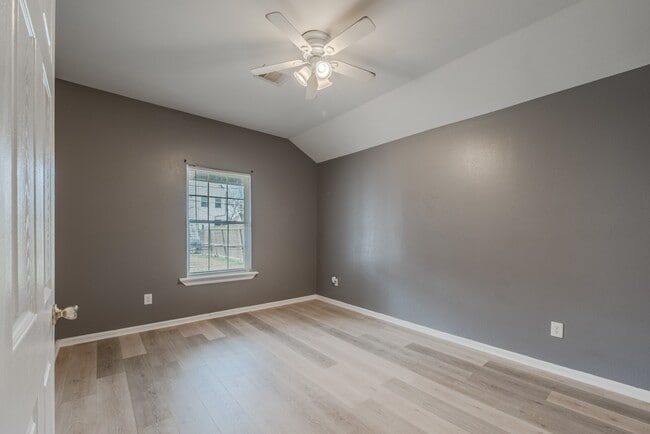 Photo - 834 Elkhart St