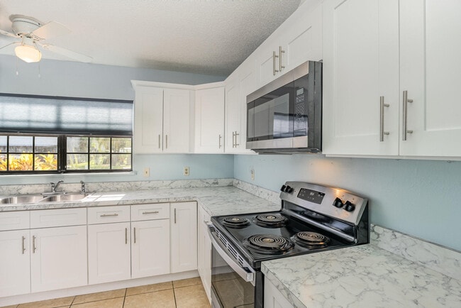 Photo - 3118 Manor Dr NE