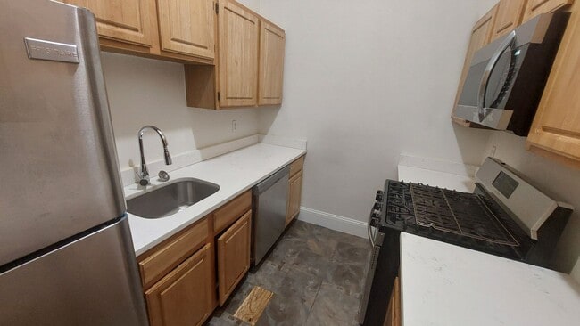 Photo - 76 W Cottage St Unit 1