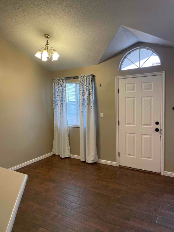 Photo - 550 Diagonal St