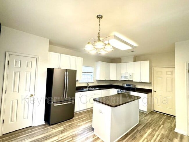 Photo - 914 Sparrow Ct