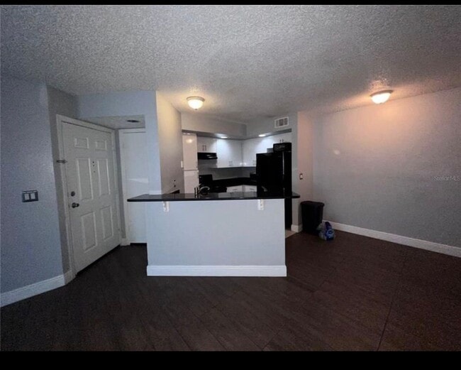 Kitchen - 4658 Commander Dr Unit 815