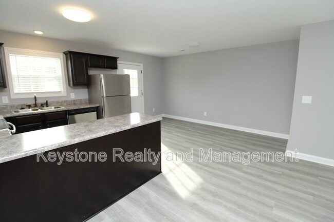 Photo - 1725 Manning Dr