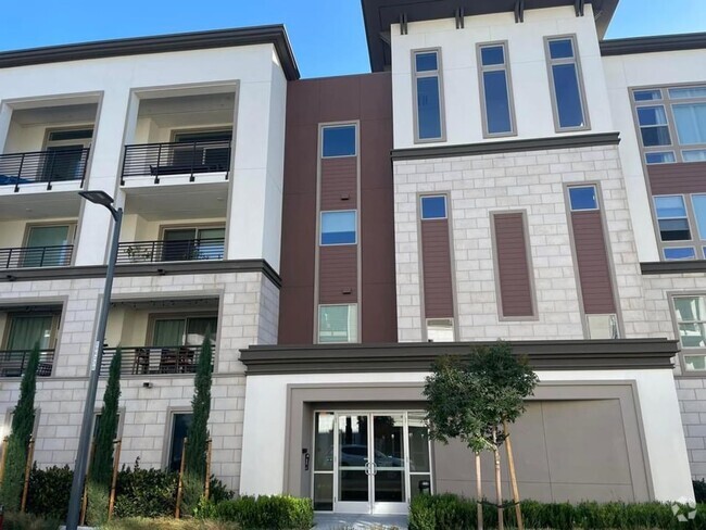 Building Photo - Dublin Hyde Park Single Level Condo 4 Bed ...