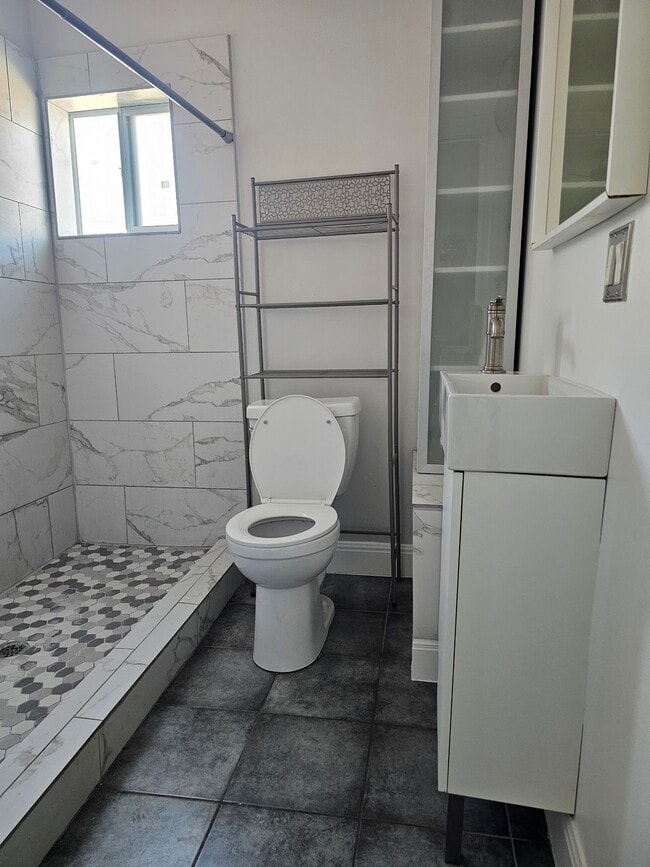 Photo - 211 W Mitchell St