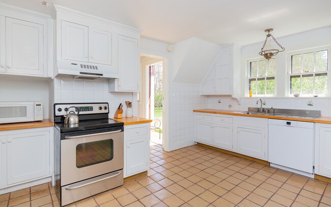 Photo - 50 Fairview Ave