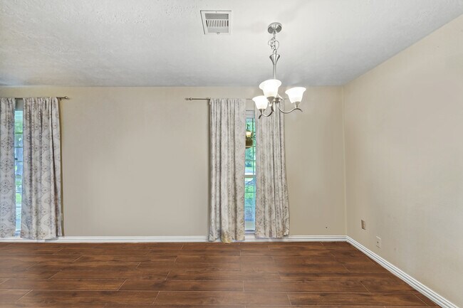 Photo - 2018 Westlake Rd