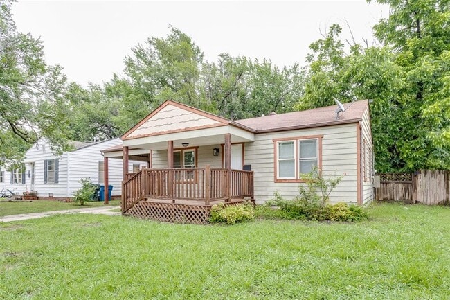 Photo - 516 E Rickenbacker Dr