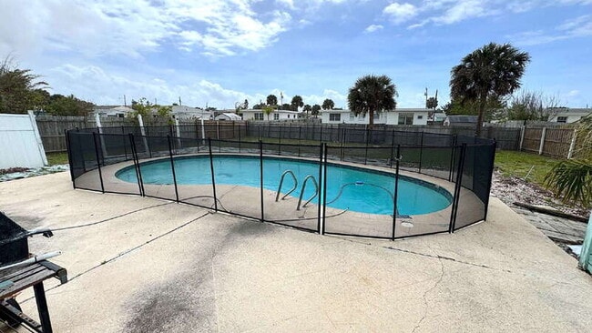 Photo - 484 Grandview Ave