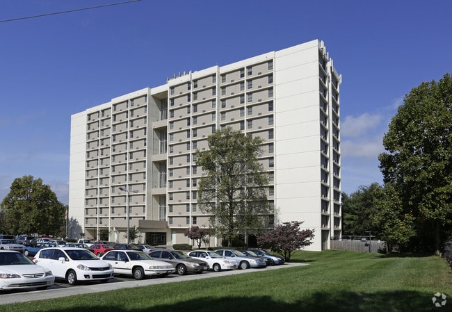 7823 Gleason Dr - Torre Westview - Westview Tower