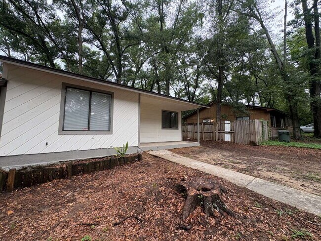 Photo - Recently Remodeled 2 Bedroom 1 Bathroom Duplex!