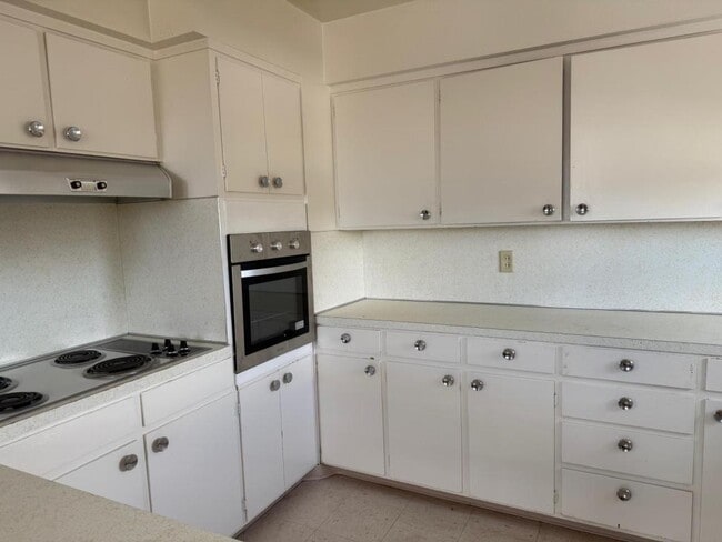 Photo - 1767 Oxford Dr