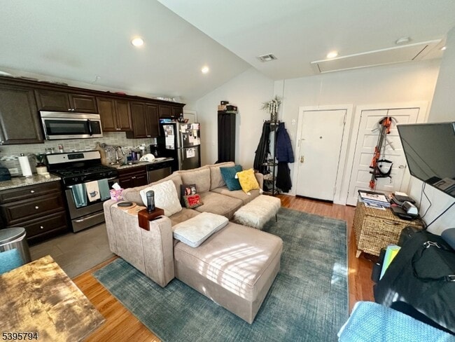 Photo - 390 Orange Rd