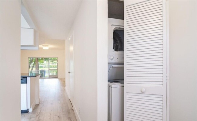 Photo - 16637 Hemingway Dr