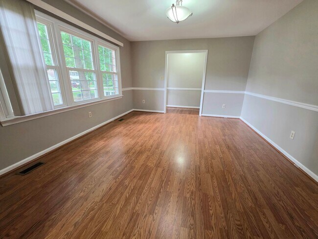 Photo - Cute Ranch in Yorktown Ready For New Tenants!