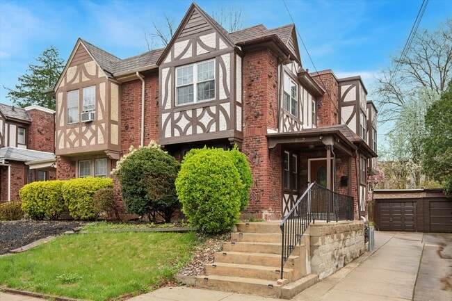Photo - 8237 Brookside Rd House