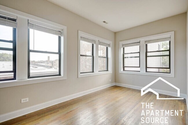 Photo - 3407 W Fullerton Ave Unidad 2C