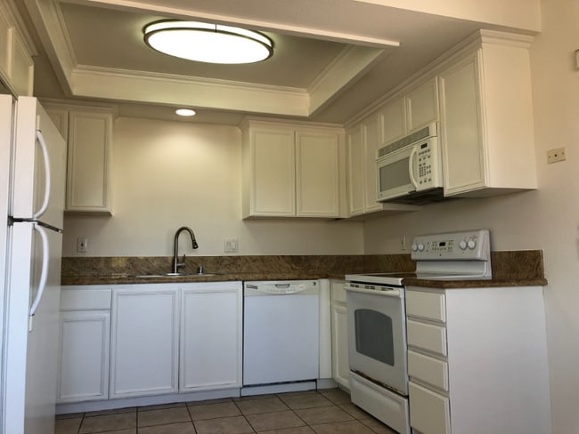 Building Photo - 1530 Border Ave Unit H Rental