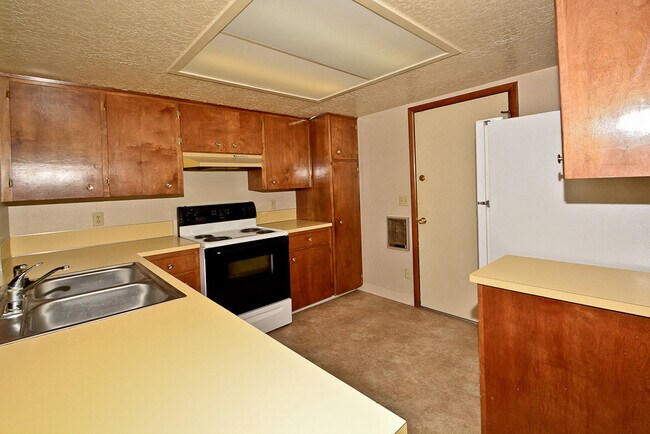 Photo - 2 bedroom 1.5 bath with a carport & backyard