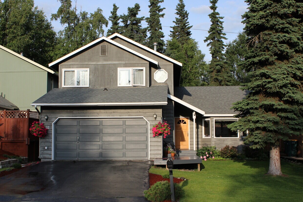 3 Bedroom Home in South Anchorage w/ Fence... - 3 Bedroom Home in South Anchorage w/ Fence...