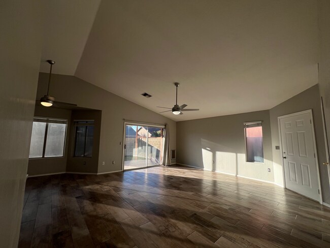 Photo - 910 N Swan Dr