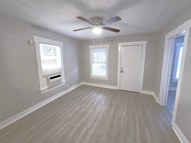 Photo - 2812 St Emanuel St