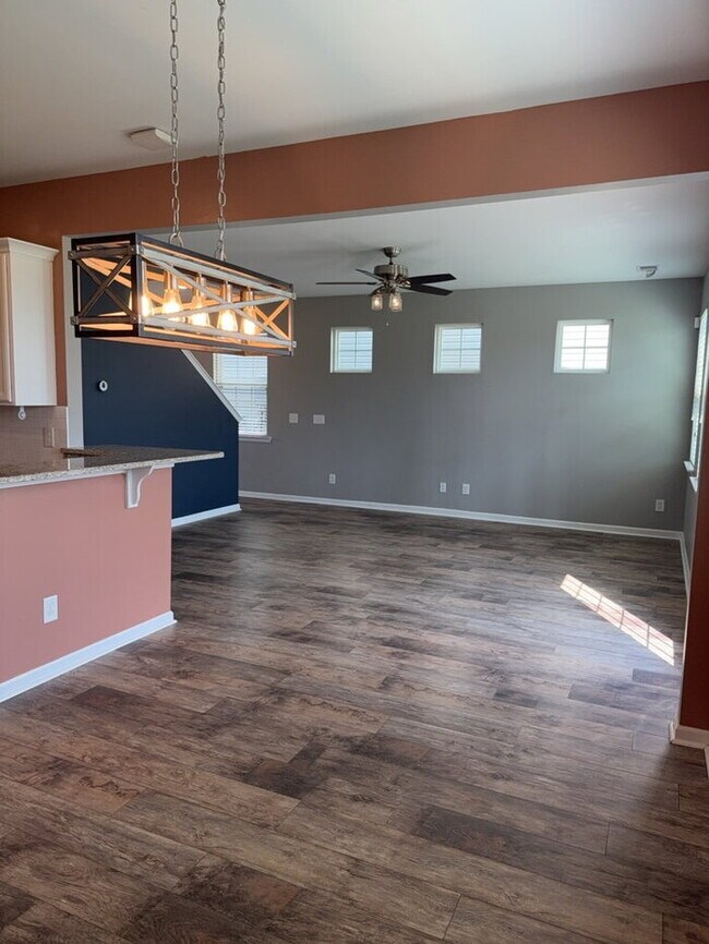 Photo - 838 Redbud Ln