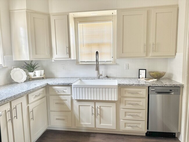 Photo - 2202 28th St