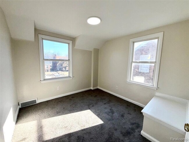 Photo - 9899 Balfour Rd