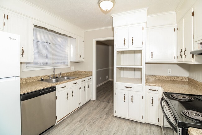 Photo - 2824 Knightbridge Rd