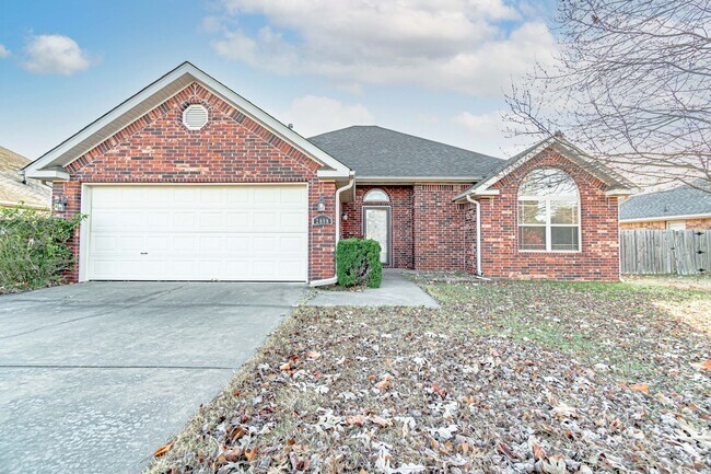 Building Photo - Beautifully Kept Fayetteville Home!