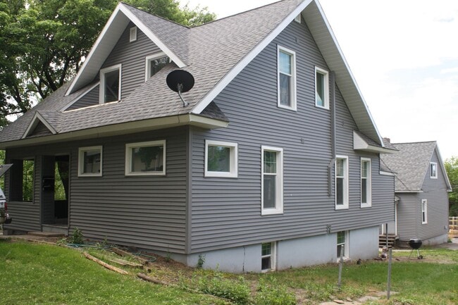 Photo - 455 NE Campus St Unit 2