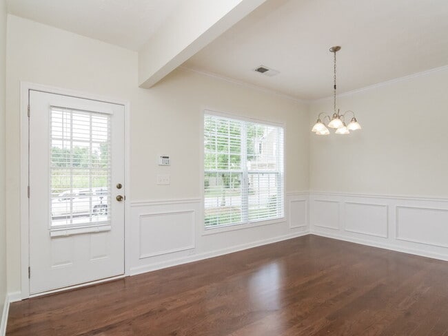 Photo - 815 Forsythia Way