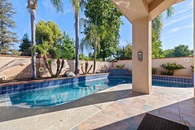 Photo - Spacious 3 Bedroom + Office in Seven Oaks ... House